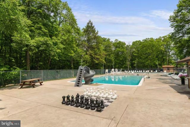110 SUNDEW DR, East Stroudsburg, PA 18301