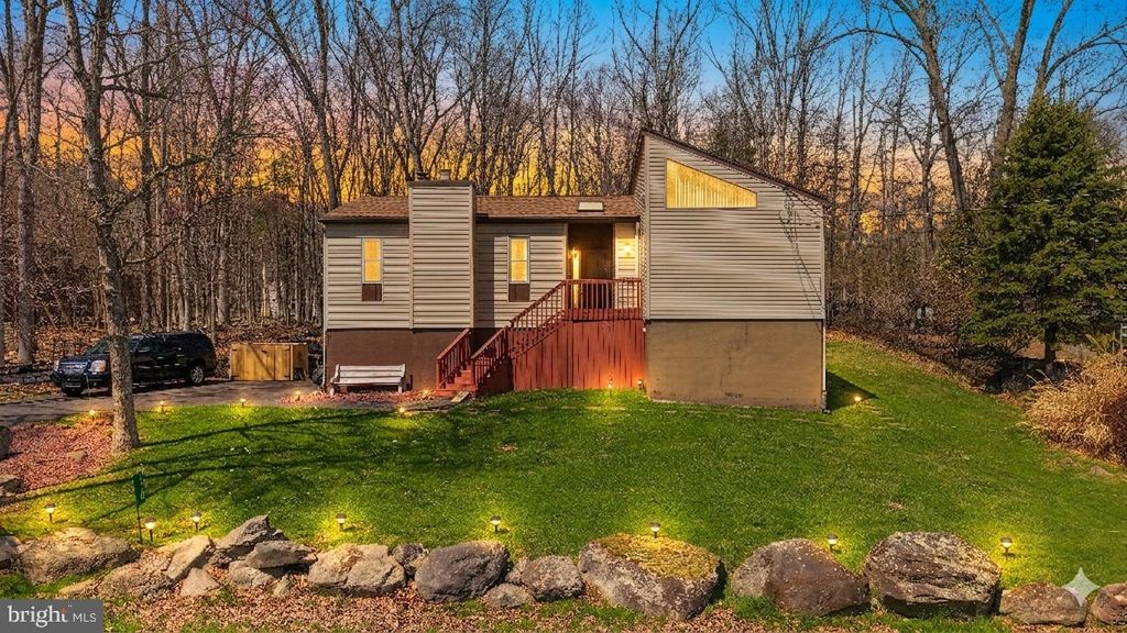 110 SUNDEW DR, East Stroudsburg, PA 18301