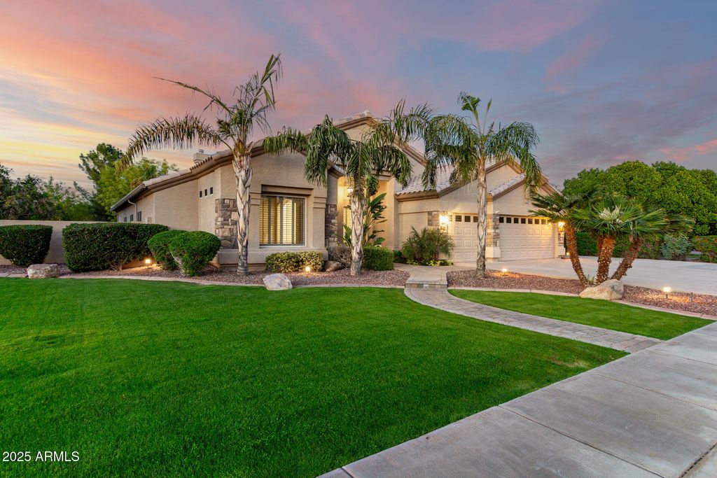 2090 E FINLEY Street, Gilbert, AZ 85296