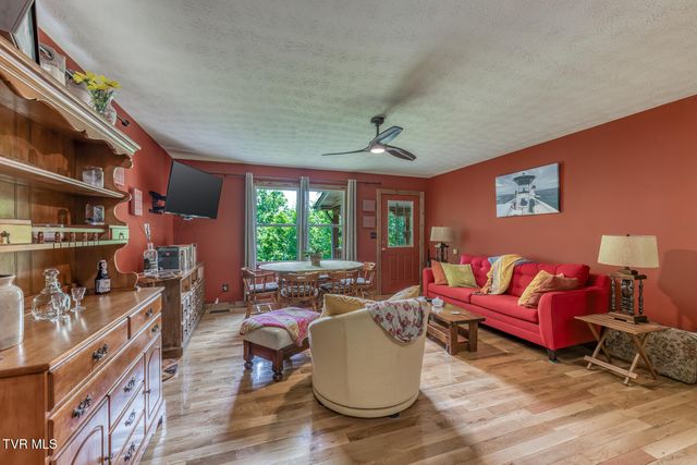 130 Timber Lane, Hampton, TN 37658