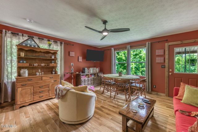 130 Timber Lane, Hampton, TN 37658