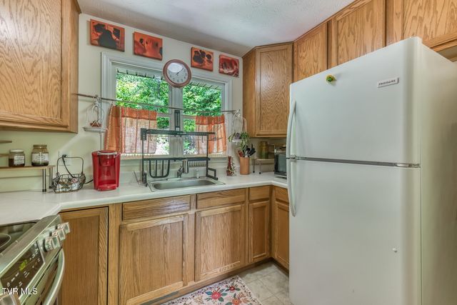 130 Timber Lane, Hampton, TN 37658