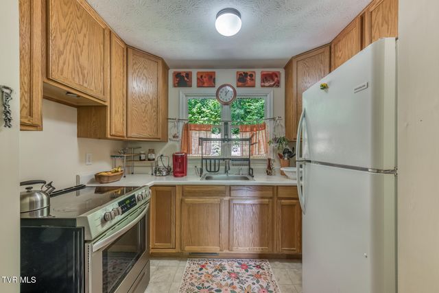 130 Timber Lane, Hampton, TN 37658