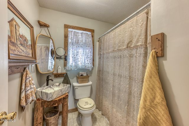 130 Timber Lane, Hampton, TN 37658