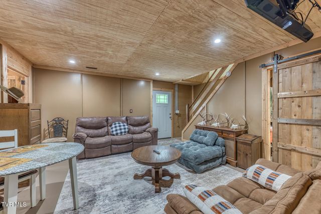 130 Timber Lane, Hampton, TN 37658