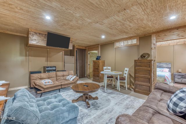 130 Timber Lane, Hampton, TN 37658