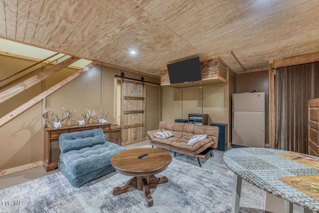 130 Timber Lane, Hampton, TN 37658