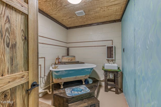 130 Timber Lane, Hampton, TN 37658