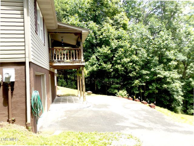 130 Timber Lane, Hampton, TN 37658