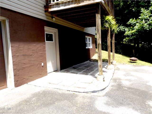 130 Timber Lane, Hampton, TN 37658