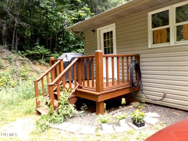 130 Timber Lane, Hampton, TN 37658