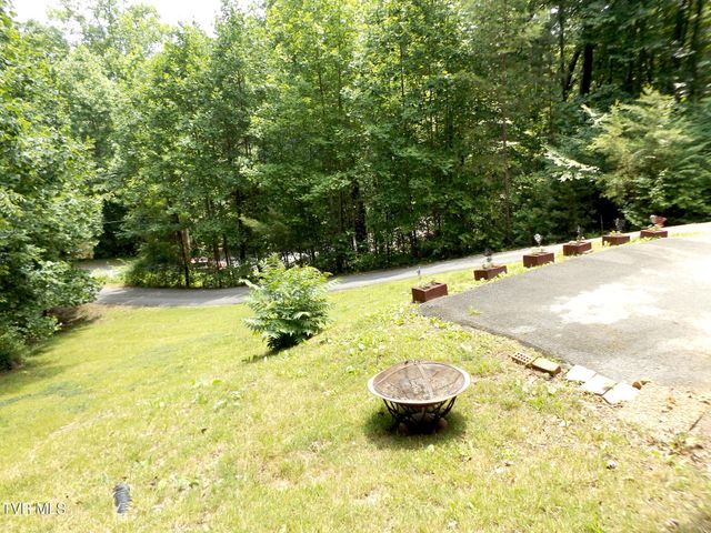 130 Timber Lane, Hampton, TN 37658
