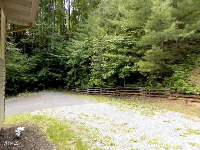 130 Timber Lane, Hampton, TN 37658