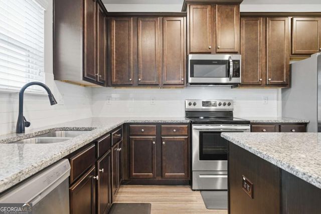 61 N Village Circle, Rydal, GA 30171