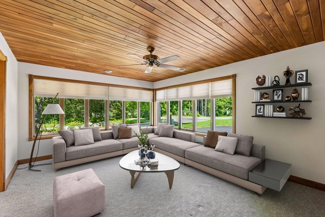 700 Spruce Drive, Hudson, WI 54016