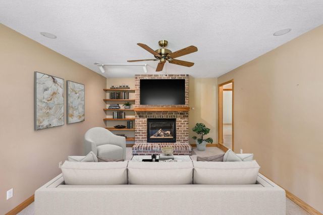 700 Spruce Drive, Hudson, WI 54016
