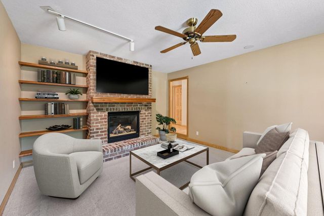 700 Spruce Drive, Hudson, WI 54016