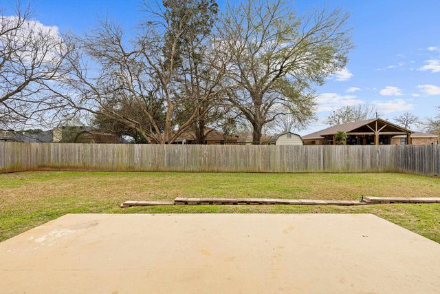 1502 Peach St., Kilgore, TX 75662