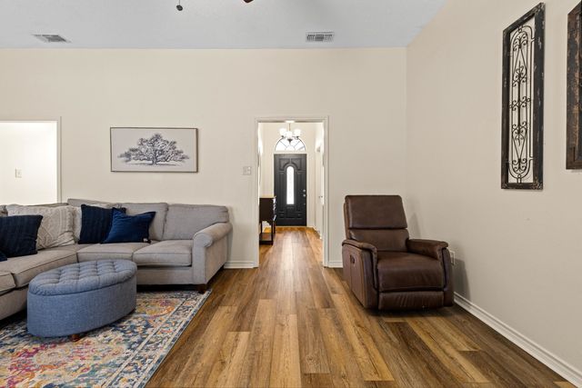 1502 Peach St., Kilgore, TX 75662