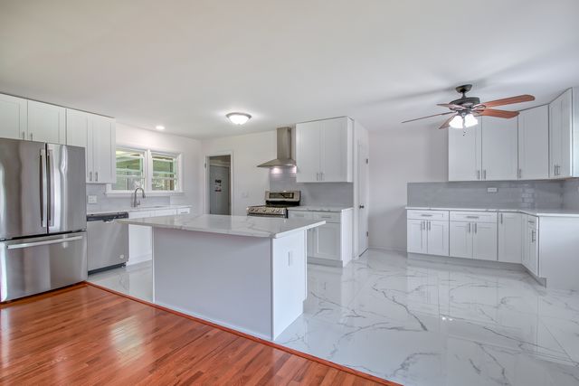547 Reese Avenue, East Dundee, IL 60118