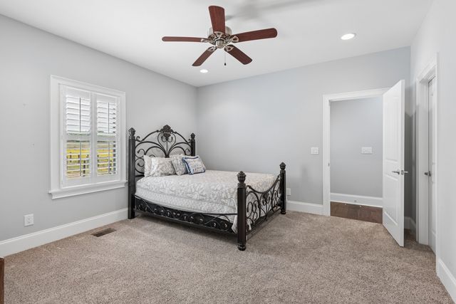1196 Liberty Ln, Gallatin, TN 37066