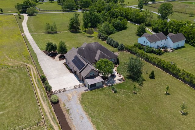 1196 Liberty Ln, Gallatin, TN 37066