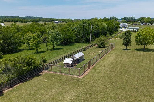1196 Liberty Ln, Gallatin, TN 37066