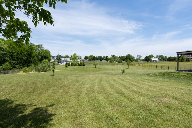 1196 Liberty Ln, Gallatin, TN 37066