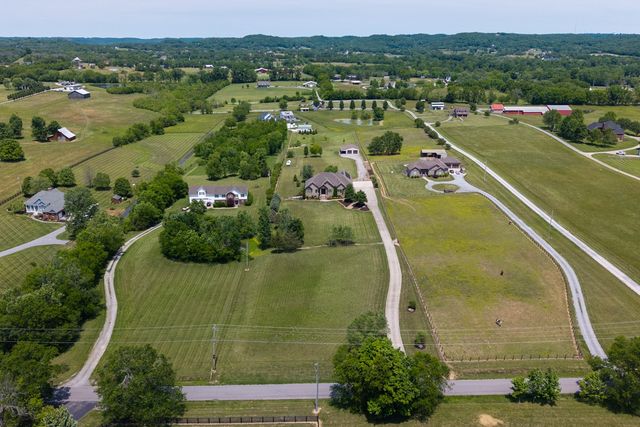 1196 Liberty Ln, Gallatin, TN 37066