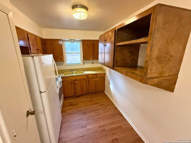 2107 W OLMOS DR, San Antonio, TX 78201