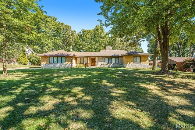 7369 Whitehaven Drive, St Louis, MO 63123