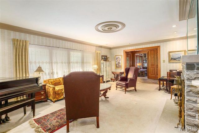 7369 Whitehaven Drive, St Louis, MO 63123