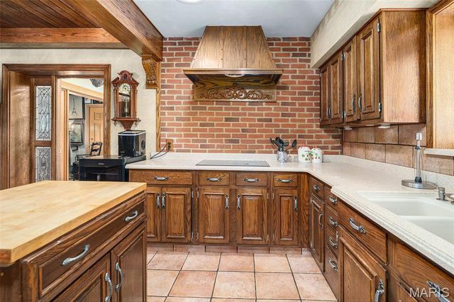 7369 Whitehaven Drive, St Louis, MO 63123