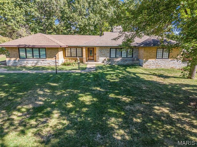 7369 Whitehaven Drive, St Louis, MO 63123