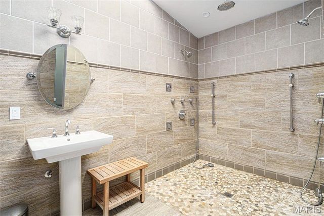 7369 Whitehaven Drive, St Louis, MO 63123