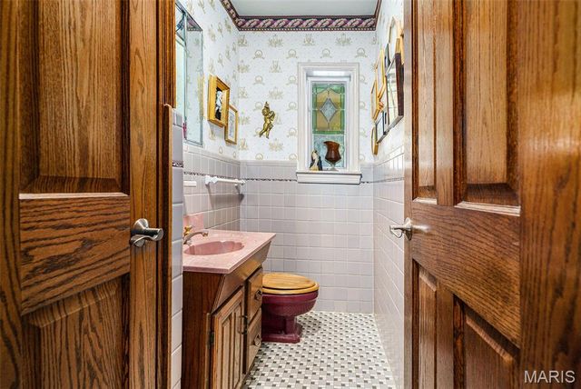 7369 Whitehaven Drive, St Louis, MO 63123