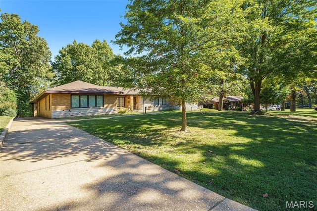 7369 Whitehaven Drive, St Louis, MO 63123