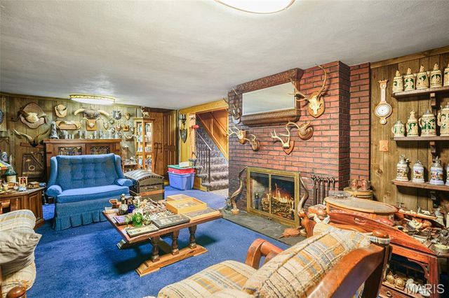 7369 Whitehaven Drive, St Louis, MO 63123