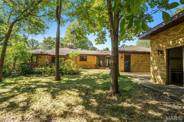 7369 Whitehaven Drive, St Louis, MO 63123