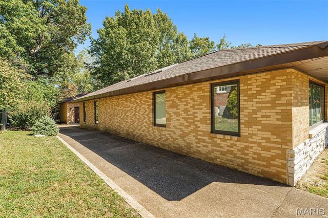7369 Whitehaven Drive, St Louis, MO 63123