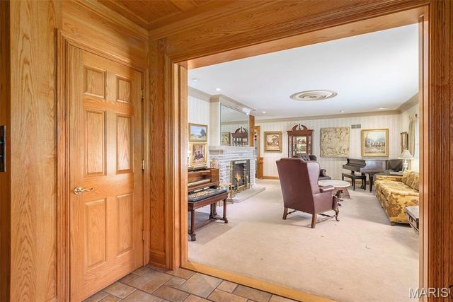 7369 Whitehaven Drive, St Louis, MO 63123