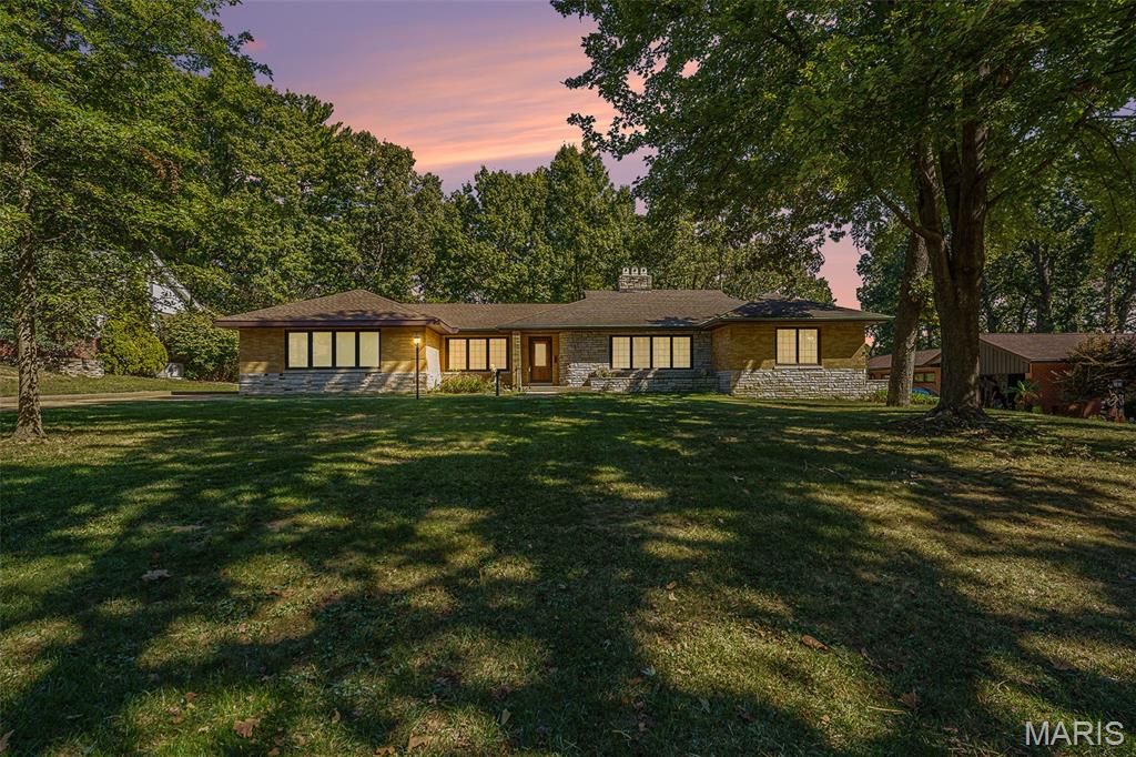 7369 Whitehaven Drive, St Louis, MO 63123