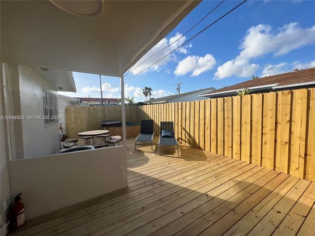 15 SE 13th St 17, Dania Beach, FL 33004