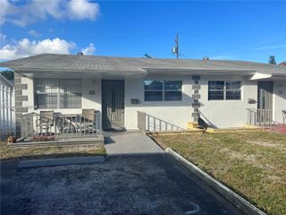 15 SE 13th St 17, Dania Beach, FL 33004