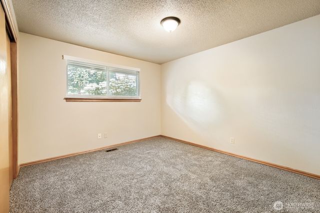617 S 301st Street, Federal Way, WA 98003
