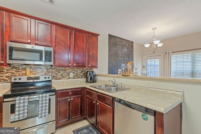 7766 Carnegie Drive, Fairburn, GA 30213