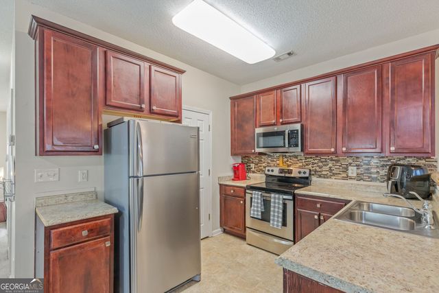 7766 Carnegie Drive, Fairburn, GA 30213