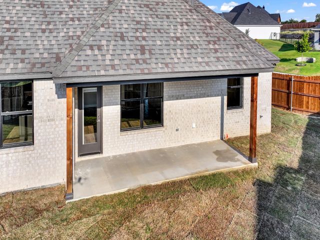 104 Smoky Oak Lane, Weatherford, TX 76087