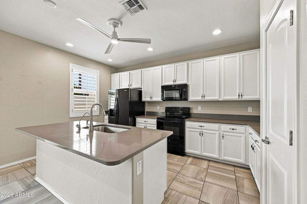 16344 W Moreland Street, Goodyear, AZ 85338 — photo 2
