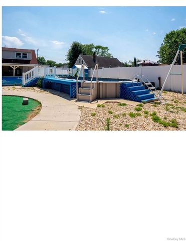 27 W Lakeland Street, Bay Shore, NY 11706
